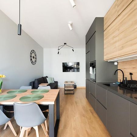 Wola Skwer Happy Apartment Varsovia Exterior foto