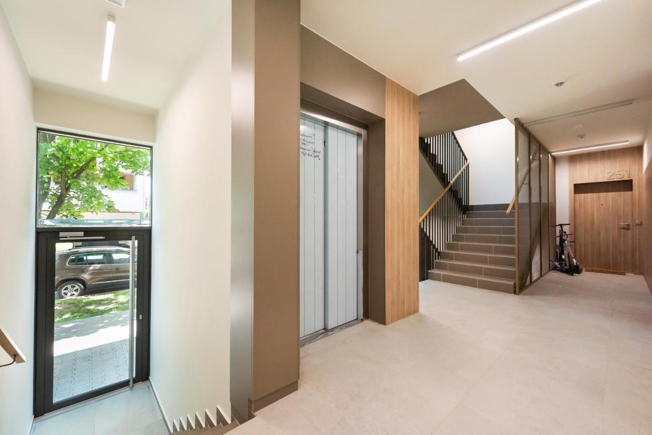 Wola Skwer Happy Apartment Varsovia Exterior foto